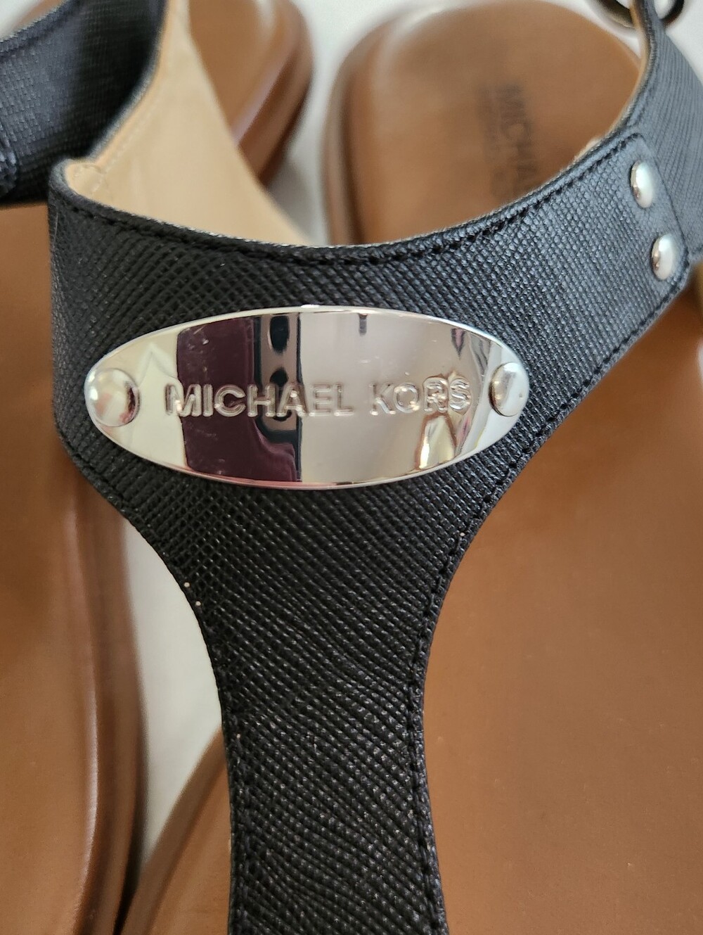 Michael Kors Women’s Black Leather T-Strap Sandals Size 9.5 - Picture 5 of 9